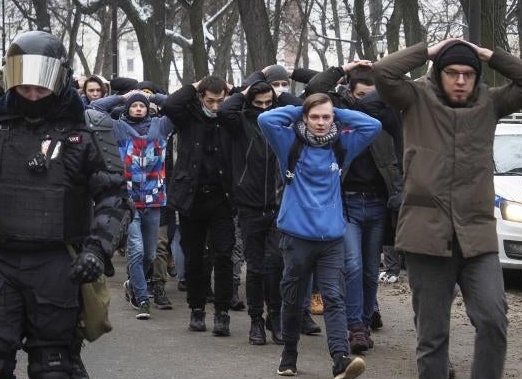 Краевая Прокуратура  запретила   жителям города совершать прыжки с недостроенного 16-этажного здания на улице Копылова, 19