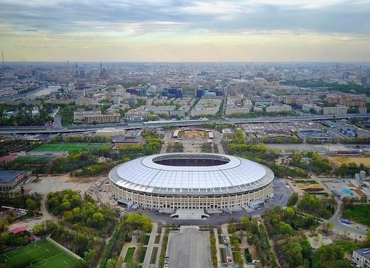 Стоимость реконструкции БСА «Лужники» в Москве - главной спортивной арены к ЧМ по футболу-2018 - может увеличиться в связи с инфляцией и падающим курсом рубля, что сказывается на стоимости стройматериалов и оборудования
