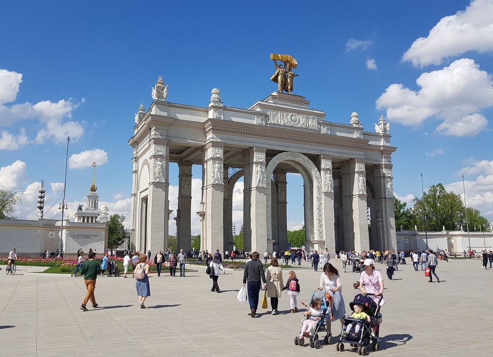Сегодня на ВДНХ в Москве в рамках  открывшейся там  II Международной конференции «Контрактная система Москвы: власть и бизнес против коррупции»  заработала «Биржа торгов»