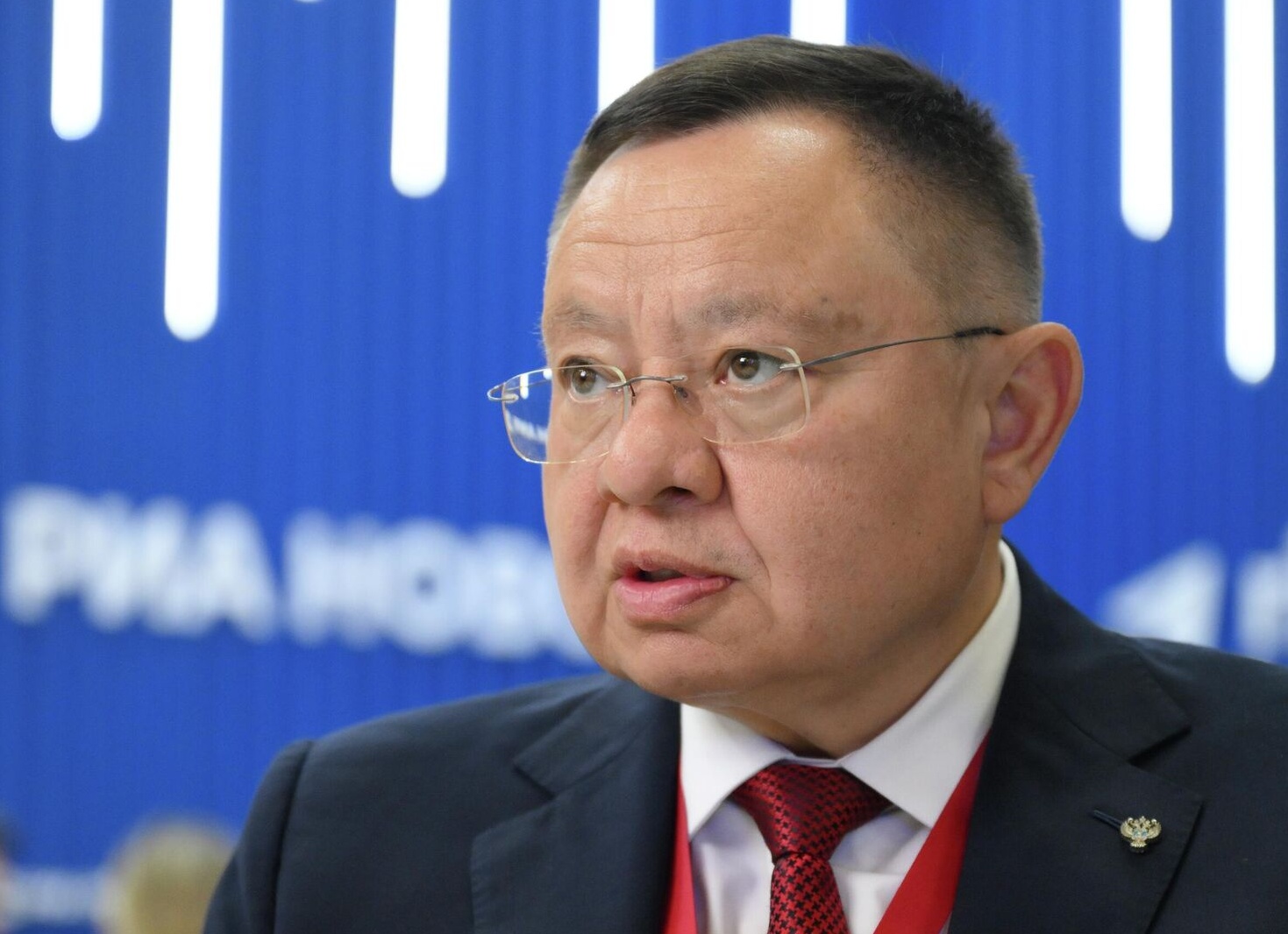 Сегодня глава Минстроя и ЖКХ РФ  Михаил Мень   обсудил с представителями ЦБ РФ, Сбербанка, ВТБ24, Газпромбанка, Банка Москвы и других   меры по поддержке ипотеки