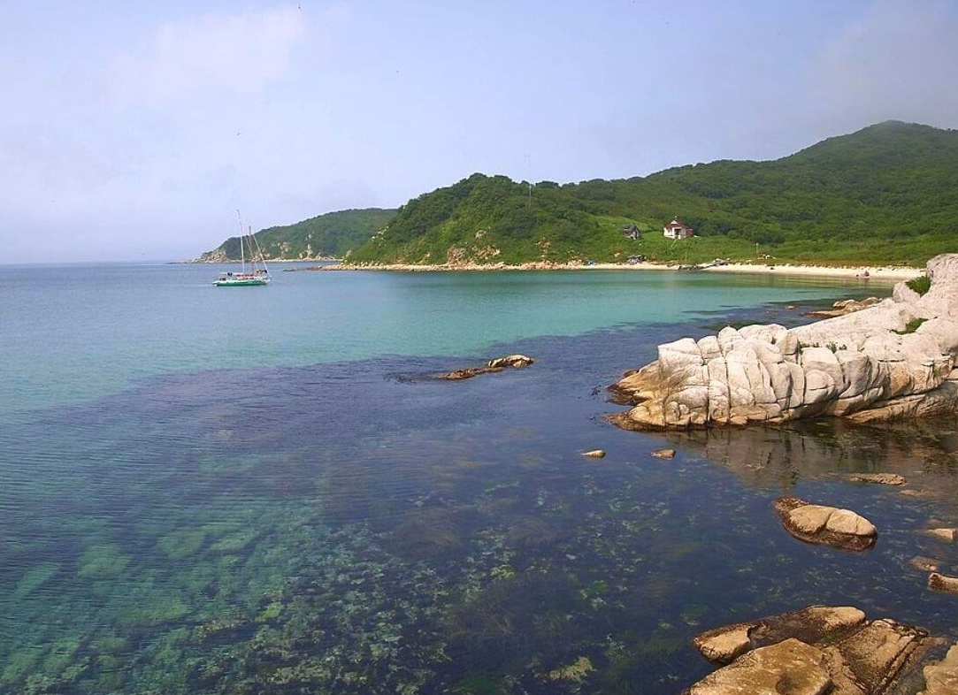 В Приморье у мыса Петровского  в районе порта Восточный на территории Находкинского городского округа началось строительство универсального перегрузочного  комплекса «Север» мощностью в  20 млн т угля в год